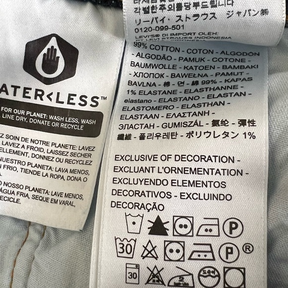 NWOT Levi's 501 Original Cropped Jeans in Dark Wash Size 31 - Picture 8 of 10